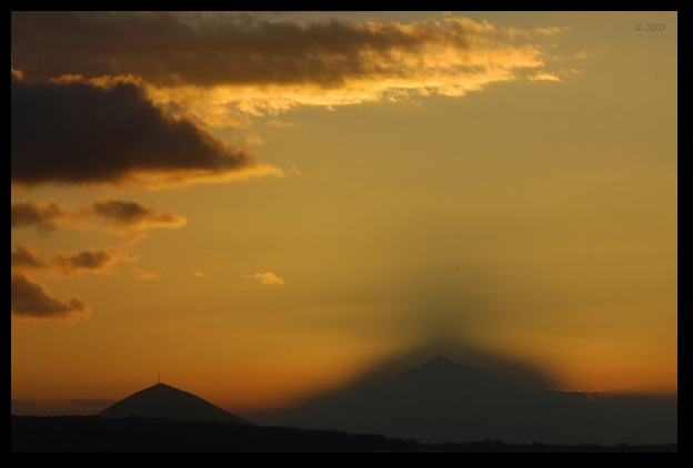 608x405 pixels (109K)